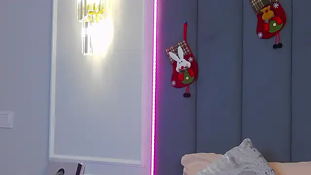 Snapshot of MarilynNova chatting on December 23, 2025, 5:40 am MarilynNova online show from December 23, 2025, 5:40 am