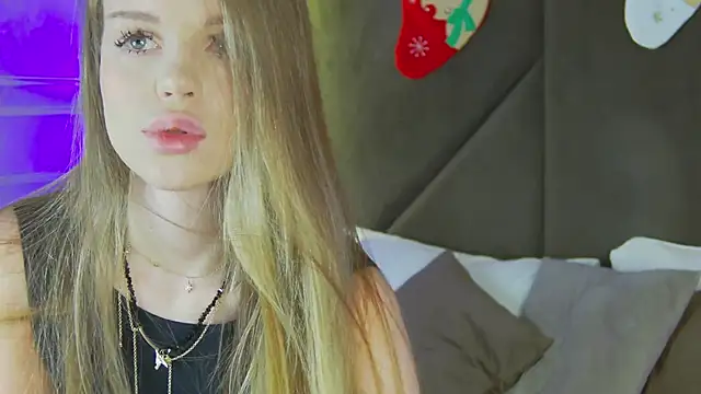 Snapshot of MarilynNova chatting on December 14, 2025, 4:18 am MarilynNova online show from December 14, 2025, 4:18 am