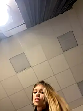 Snapshot of MarilynNova chatting on December 22, 2025, 4:12 am MarilynNova online show from December 22, 2025, 4:12 am