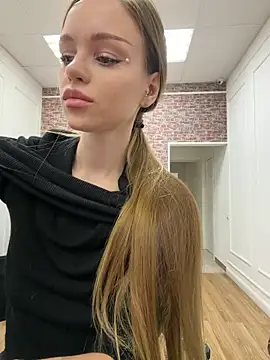 Snapshot of MarilynNova chatting on February 1, 2026, 4:11 am MarilynNova online show from February 1, 2026, 4:11 am