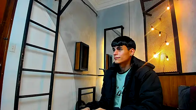 Snapshot of Dani_mc1 chatting on December 2, 2025, 11:34 am Dani mc1 online show from December 2, 2025, 11:34 am