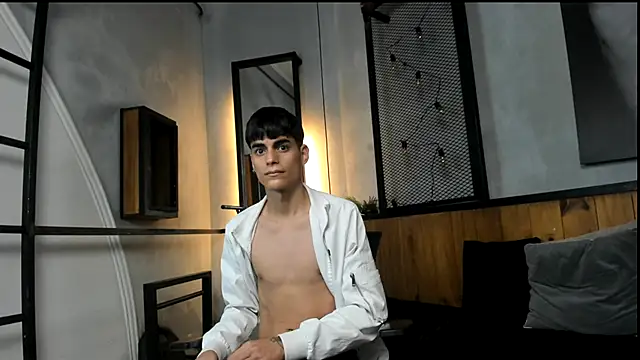 Snapshot of Dani_mc1 chatting on December 1, 2025, 11:33 am Dani mc1 online show from December 1, 2025, 11:33 am