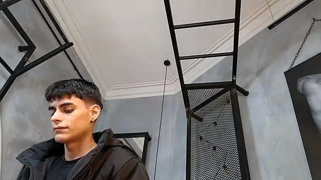 Snapshot of Dani_mc1 chatting on December 15, 2025, 11:38 am Dani mc1 online show from December 15, 2025, 11:38 am