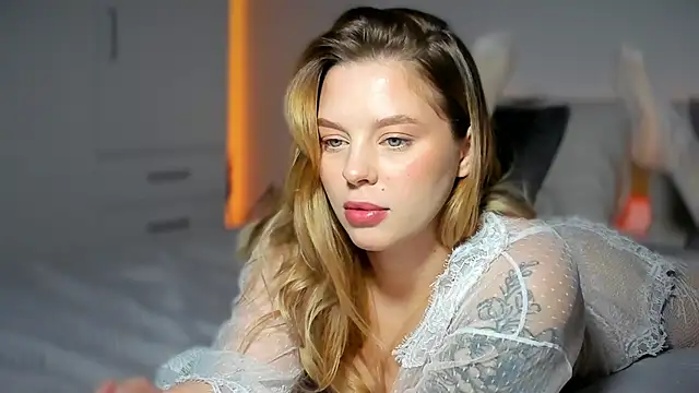 LilyFlamee online show from March 3, 2026, 2:57 pm