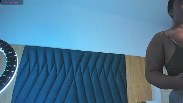 Snapshot of Samy_Grey01 chatting on December 5, 2025, 4:11 am Samy Grey01 online show from December 5, 2025, 4:11 am