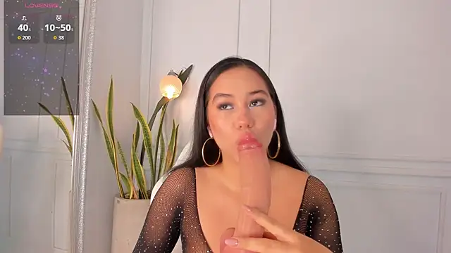 Jazmiinee online show from November 5, 2025, 8:01 pm