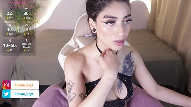 Snapshot of Emma_and_Issac chatting on November 21, 2025, 4:55 am Emma and Issac online show from November 21, 2025, 4:55 am