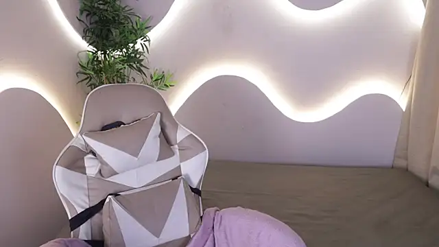 Snapshot of Emma_and_Issac chatting on November 29, 2025, 4:23 am Emma and Issac online show from November 29, 2025, 4:23 am