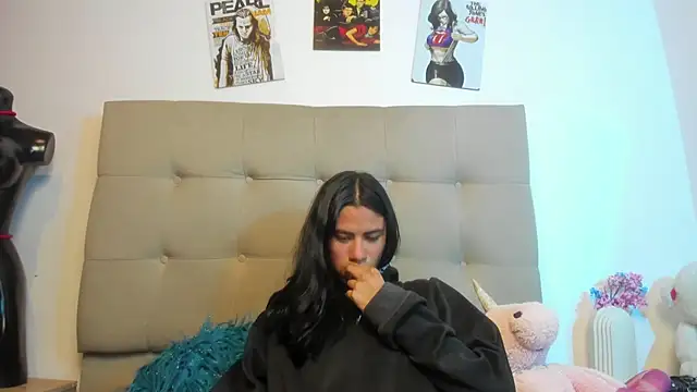 Snapshot of VioletaHolly chatting on December 13, 2025, 9:43 pm VioletaHolly online show from December 13, 2025, 9:43 pm