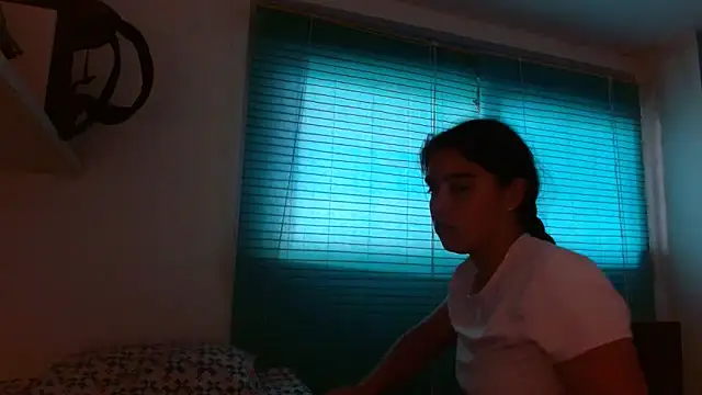 Arieeel 09 online show from April 16, 2026, 4:08 pm