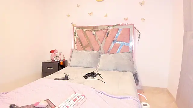 Snapshot of Ella_Lenox chatting on November 13, 2025, 12:58 am Ella Lenox online show from November 13, 2025, 12:58 am