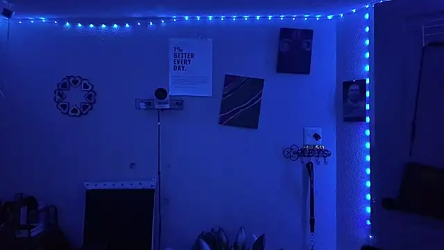 Triggerhappycj100 online show from April 14, 2026, 11:21 pm