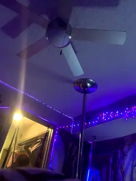 Snapshot of Triggerhappycj100 chatting on October 31, 2025, 5:59 am Triggerhappycj100 online show from October 31, 2025, 5:59 am