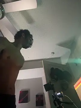 Snapshot of Triggerhappycj100 chatting on November 4, 2025, 2:15 am Triggerhappycj100 online show from November 4, 2025, 2:15 am