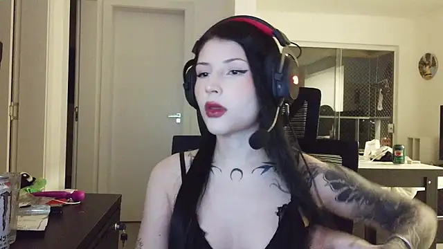 Snapshot of Privad_ravenna chatting on May 21, 2026, 10:18 pm Privad ravenna online show from May 21, 2026, 10:18 pm
