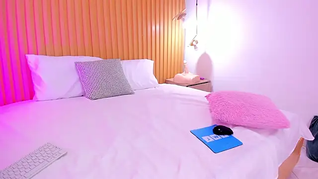 Snapshot of danaalamiri chatting on November 12, 2025, 10:24 pm danaalamiri online show from November 12, 2025, 10:24 pm