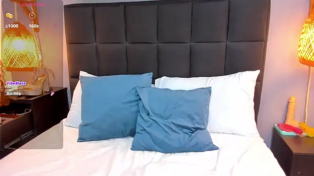 Snapshot of natalie_esmith chatting on December 15, 2025, 12:00 pm natalie esmith online show from December 15, 2025, 12:00 pm