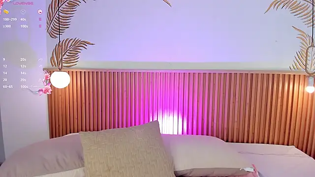 Snapshot of Valleriie_ chatting on October 31, 2025, 2:02 pm Valleriie online show from October 31, 2025, 2:02 pm