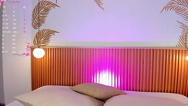 Snapshot of Valleriie_ chatting on November 7, 2025, 2:32 pm Valleriie online show from November 7, 2025, 2:32 pm