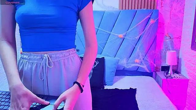 Snapshot of violett__golden chatting on October 12, 2025, 8:54 pm violett  golden online show from October 12, 2025, 8:54 pm