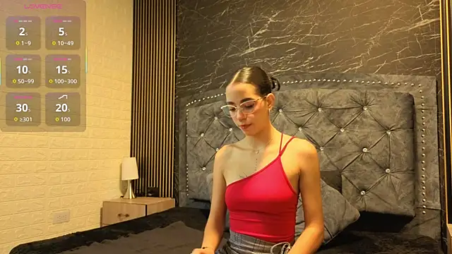 Snapshot of violett__golden chatting on September 25, 2025, 2:12 pm violett  golden online show from September 25, 2025, 2:12 pm