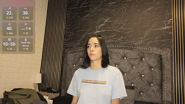 Snapshot of violett__golden chatting on September 10, 2025, 5:39 am violett  golden online show from September 10, 2025, 5:39 am