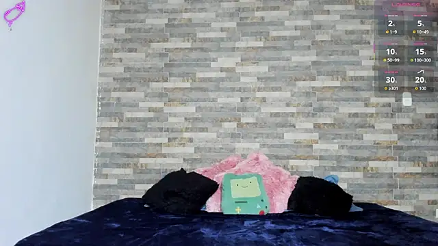 Snapshot of violett__golden chatting on October 15, 2025, 10:23 am violett  golden online show from October 15, 2025, 10:23 am