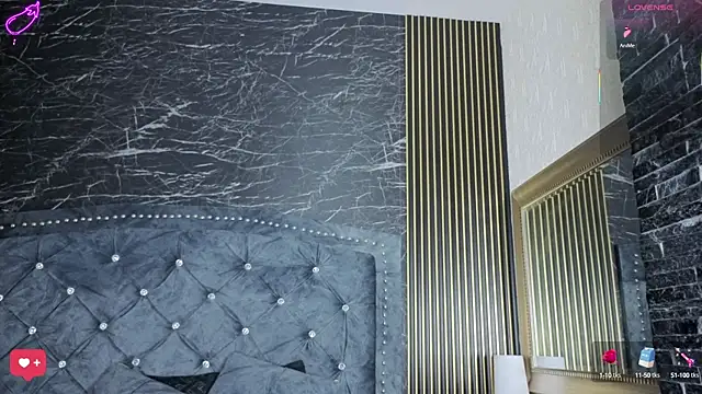 Snapshot of violett__golden chatting on September 22, 2025, 10:43 am violett  golden online show from September 22, 2025, 10:43 am