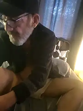 Snapshot of FoxnMouse chatting on October 14, 2025, 10:38 am FoxnMouse online show from October 14, 2025, 10:38 am