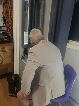 Snapshot of FoxnMouse chatting on November 5, 2025, 2:25 am FoxnMouse online show from November 5, 2025, 2:25 am