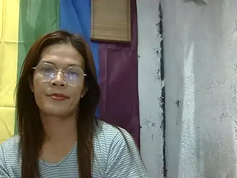 juicycum069 online show from May 27, 2026, 4:31 am