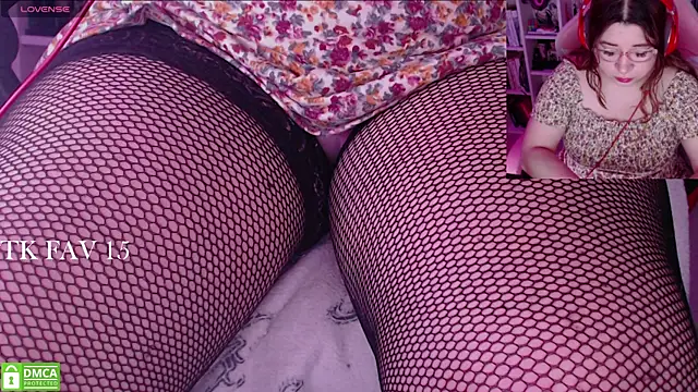 Snapshot of Pink_girl0n chatting on November 28, 2025, 6:13 am Pink girl0n online show from November 28, 2025, 6:13 am