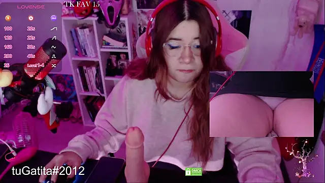 Snapshot of Pink_girl0n chatting on November 29, 2025, 7:19 am Pink girl0n online show from November 29, 2025, 7:19 am