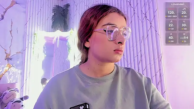 Naomy tay1 online show from April 11, 2026, 2:52 am