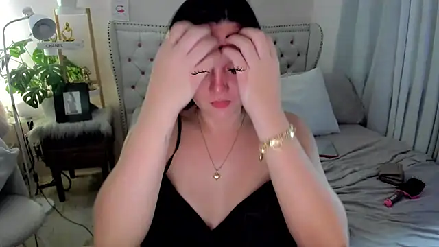 Snapshot of SweetHoney369 chatting on December 5, 2025, 1:27 am SweetHoney369 online show from December 5, 2025, 1:27 am