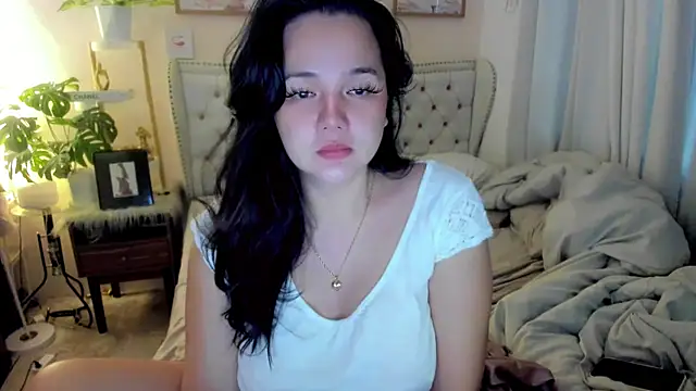 Snapshot of SweetHoney369 chatting on January 6, 2026, 7:01 am SweetHoney369 online show from January 6, 2026, 7:01 am