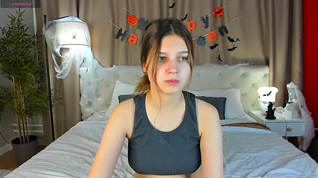 Snapshot of Elle_Ellise chatting on October 30, 2025, 8:01 am Elle Ellise online show from October 30, 2025, 8:01 am