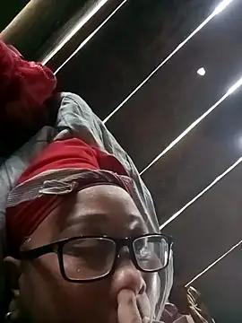 Snapshot of Mamapm20 chatting on September 25, 2025, 4:18 am Mamapm20 online show from September 25, 2025, 4:18 am