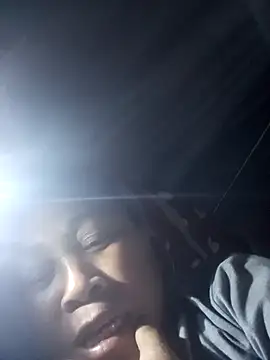 Snapshot of Mamapm20 chatting on September 9, 2025, 2:43 am Mamapm20 online show from September 9, 2025, 2:43 am