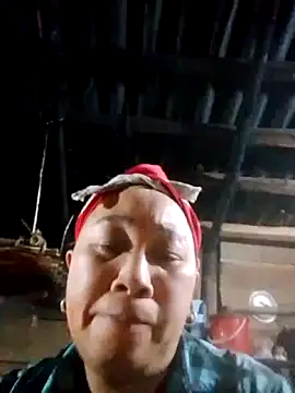 Snapshot of Mamapm20 chatting on December 5, 2025, 12:04 pm Mamapm20 online show from December 5, 2025, 12:04 pm