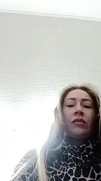 Snapshot of Reina_Cummings chatting on December 4, 2025, 5:39 am Reina Cummings online show from December 4, 2025, 5:39 am