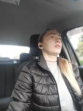 Reina Cummings online show from April 17, 2026, 5:10 am