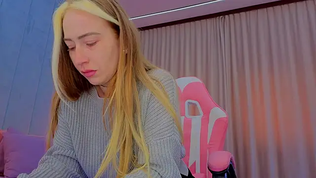 Snapshot of Reina_Cummings chatting on November 7, 2025, 7:24 am Reina Cummings online show from November 7, 2025, 7:24 am