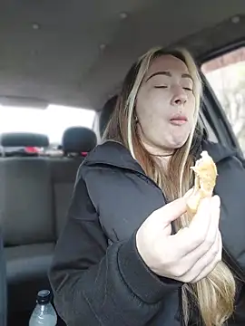 Reina Cummings online show from April 8, 2026, 5:20 am