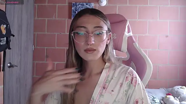 Andrea camilaaa online show from October 2, 2025, 3:37 pm