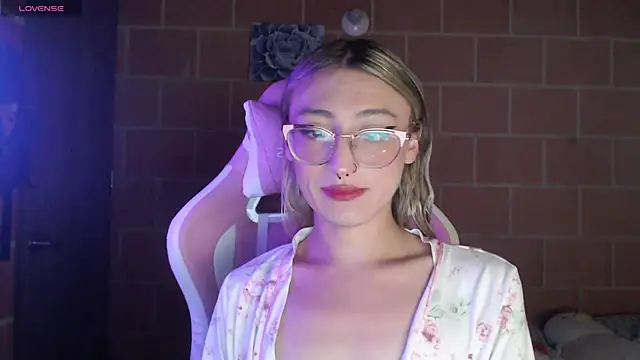 Andrea camilaaa online show from April 15, 2026, 11:05 am