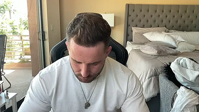 brettmycles28 online show from September 16, 2025, 7:59 pm