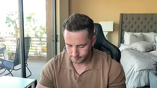 brettmycles28 online show from September 23, 2025, 9:22 pm