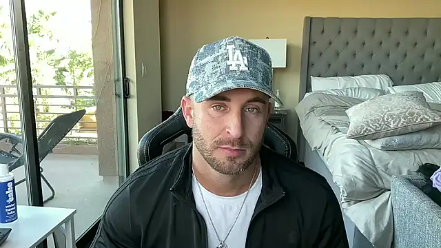 brettmycles28 online show from October 27, 2025, 10:54 pm