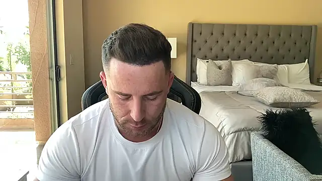 brettmycles28 online show from September 26, 2025, 6:26 pm